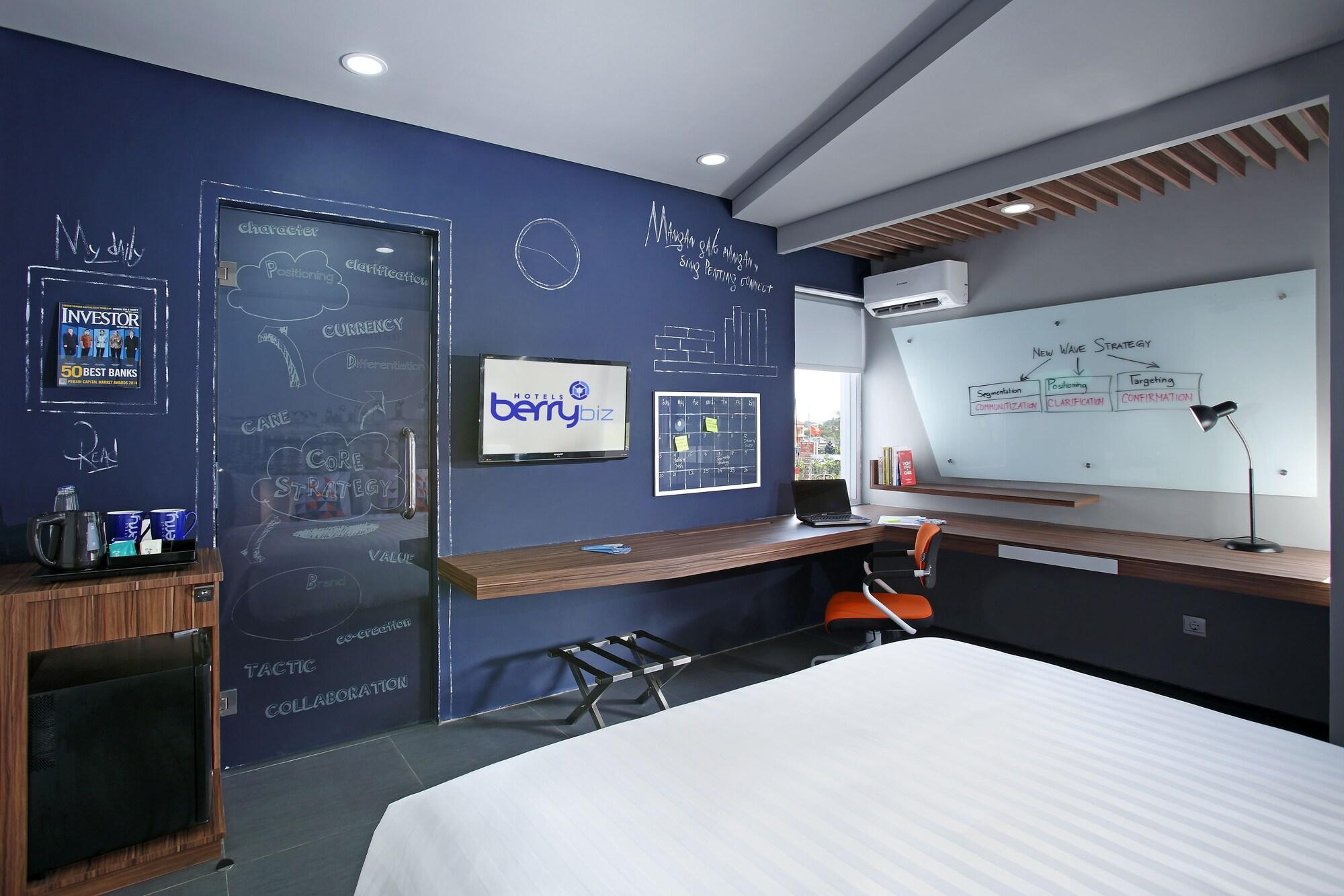 Berry Biz Hotel Seminyak  Ngoại thất bức ảnh