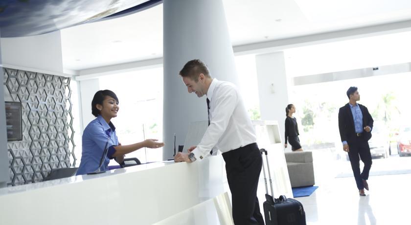 Berry Biz Hotel Seminyak  Ngoại thất bức ảnh