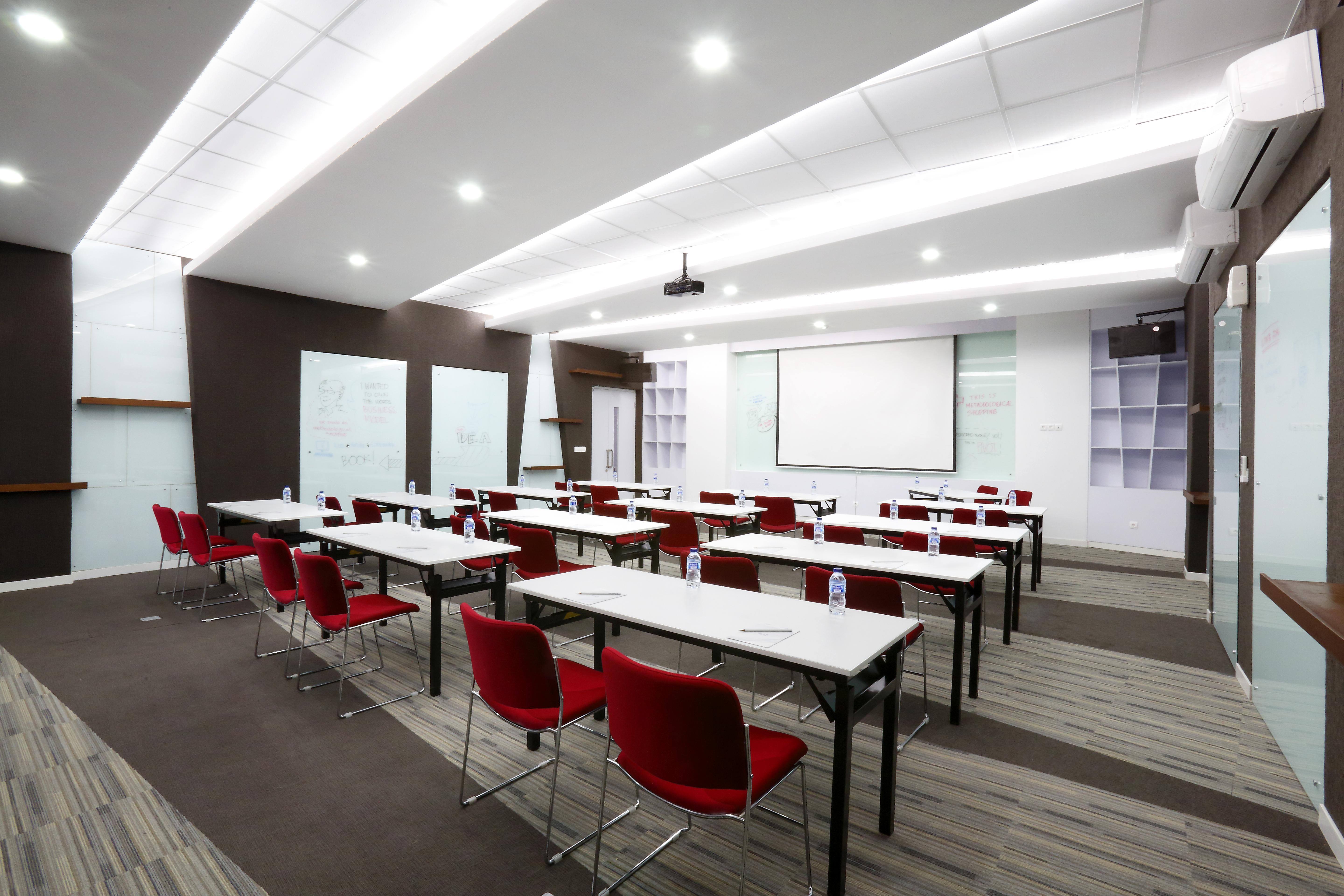 Berry Biz Hotel Seminyak  Ngoại thất bức ảnh