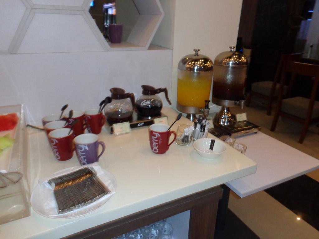 Berry Biz Hotel Seminyak  Ngoại thất bức ảnh
