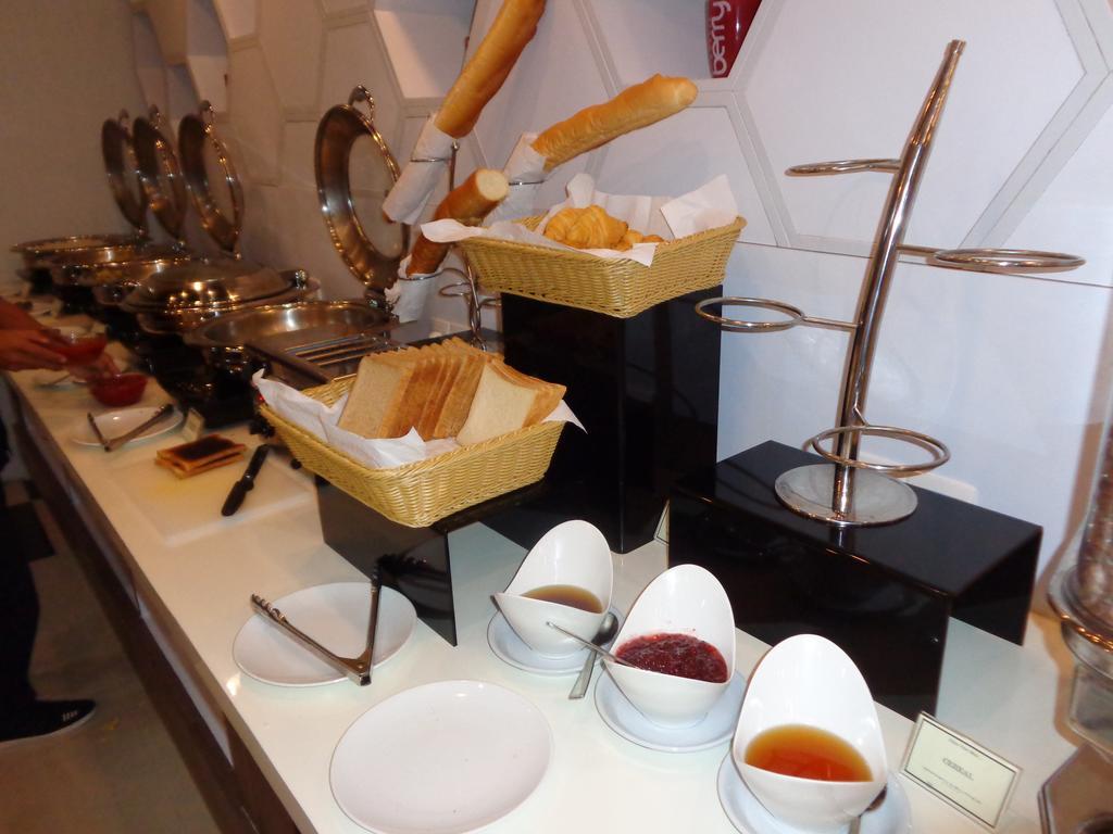Berry Biz Hotel Seminyak  Ngoại thất bức ảnh